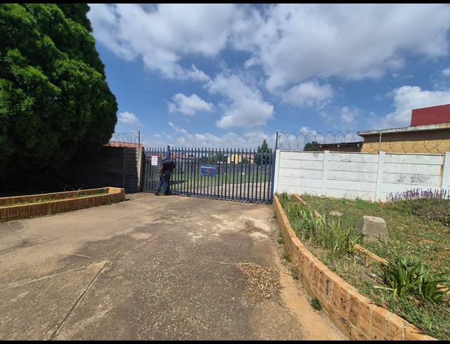 70M² WAREHOUSE TO LET IN LUIPAARDSVLEI